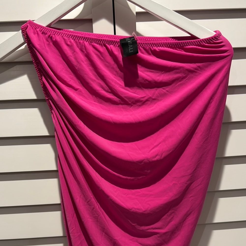 Norma Kamali Diana Pink One-Shoulder Fishtail Dress - Picture 4 of 7